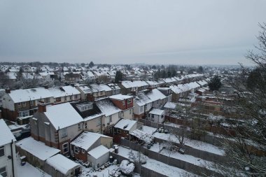  Kar yağışından sonra Kuzey Luton 'un manzarası ve Cityscape' i, İngiltere 'nin Kuzey Luton şehrinin havadan görüntüsünü kapsıyordu. 2022 kışının ilk kar yağışı.