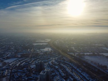  Kar yağışından sonra Kuzey Luton 'un manzarası ve Cityscape' i, İngiltere 'nin Kuzey Luton şehrinin havadan görüntüsünü kapsıyordu. 2022 kışının ilk kar yağışı.