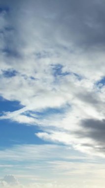 İngiliz Şehri 'nde Hızlı Hareket Eden Bulutlar, Zaman Süratli Görüntü