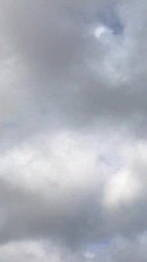 İngiliz Şehri 'nde Hızlı Hareket Eden Bulutlar, Zaman Süratli Görüntü