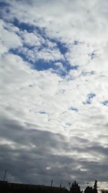 İngiliz Şehri 'nde Hızlı Hareket Eden Bulutlar, Zaman Süratli Görüntü