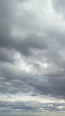 İngiliz Şehri 'nde Hızlı Hareket Eden Bulutlar, Zaman Süratli Görüntü