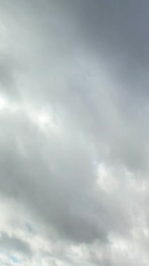 İngiliz Şehri 'nde Hızlı Hareket Eden Bulutlar, Zaman Süratli Görüntü