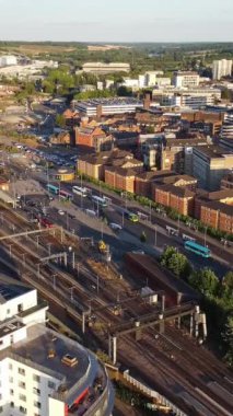 İngiltere 'den geçen raylardaki İngiliz Demiryolları. Drone Kamera Görünümü 