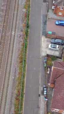 İngiltere 'den geçen raylardaki İngiliz Demiryolları. Drone Kamera Görünümü 