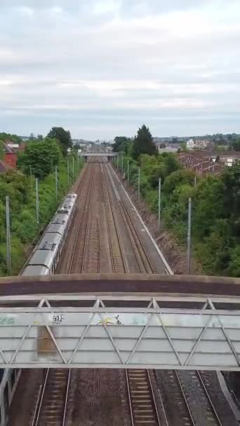 British Rail Kolejích Projíždějících Anglií Zobrazení Dron Fotoaparátu — Stock video