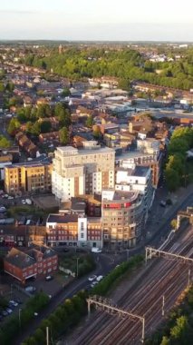 İngiltere 'den geçen raylardaki İngiliz Demiryolları. Drone Kamera Görünümü 