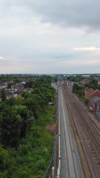 British Rail Sporen Die Door Engeland Passeren Drone Cameraweergave — Stockvideo