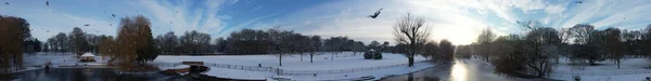 冬季公众公园的高角度空调高度 — 图库照片