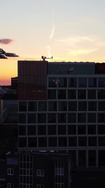 Filmación Ángulo Alto Ciudad Central Luton Edificios Durante Atardecer Hermosa — Vídeo de stock