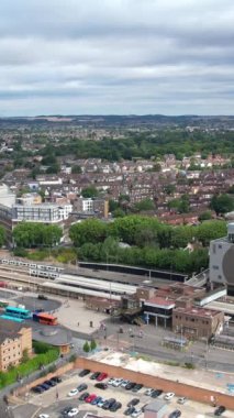 Günbatımında Merkez Luton Şehir ve Binalarının Yüksek Açılı Görüntüleri, İngiltere 'nin Modern ve Tarihi İngiltere Görüntüsü