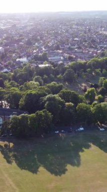 Günbatımında Merkez Luton Şehir ve Binalarının Yüksek Açılı Görüntüleri, İngiltere 'nin Modern ve Tarihi İngiltere Görüntüsü