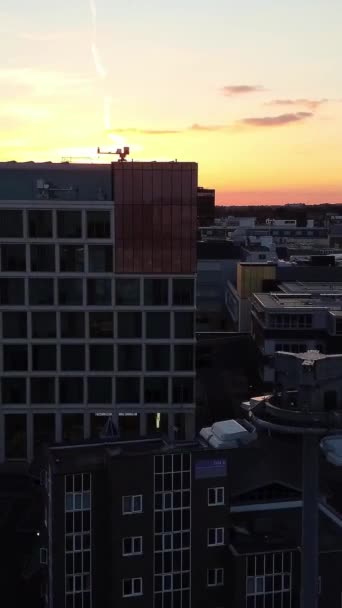 Filmación Ángulo Alto Ciudad Central Luton Edificios Durante Atardecer Hermosa — Vídeos de Stock