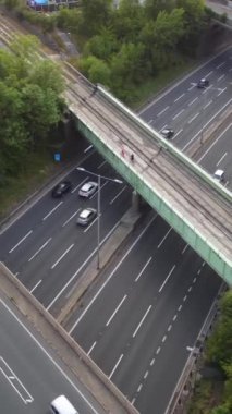 İHA 'nın Kamera Görüntüsü Saint Augustine Ave Luton' daki Konutların Yüksek Açı Görüntüsü