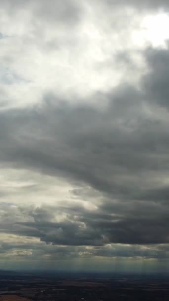 都市の美しい雲の高角度ビュー — ストック動画