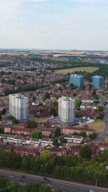 İHA 'nın Kamera Görüntüsü Saint Augustine Ave Luton' daki Konutların Yüksek Açı Görüntüsü