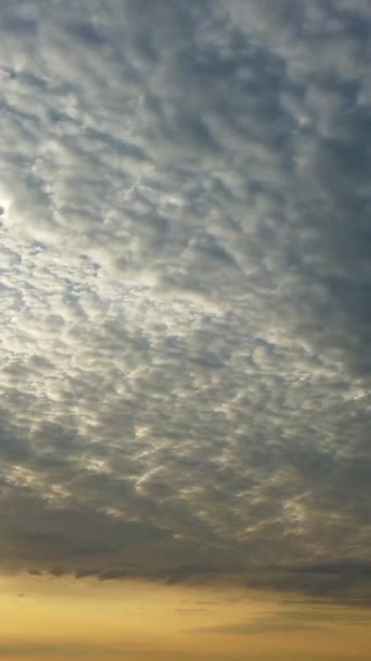 Ovanför Molnen Och Himmelsbilderna Flygfoto Fångas Med Drönarens Kamera — Stockvideo
