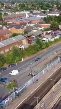 İngiliz şehrinin hava görüntüsü. Drone 'un Kamera Görüntüsünün Dikey ve Portre Biçimi