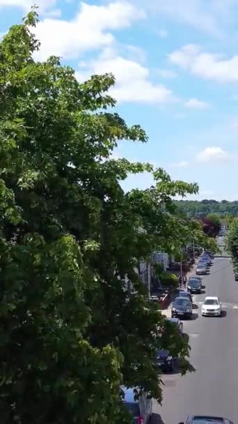 Ngiliz Şehrinin Hava Görüntüsü Drone Kamera Görüntüsünün Dikey Portre Biçimi — Stok video