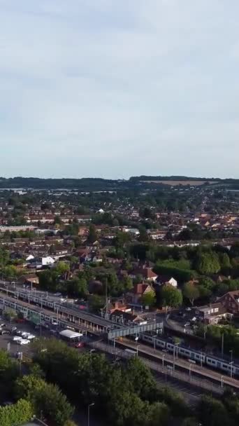 Ngiliz Şehrinin Hava Görüntüsü Drone Kamera Görüntüsünün Dikey Portre Biçimi — Stok video