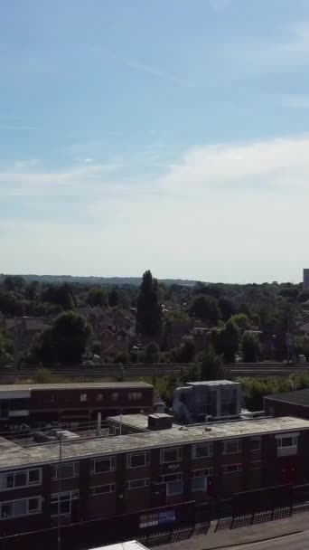 Flygbilder Från British City Vertikal Och Porträttstil Drönarens Kamerafilm — Stockvideo