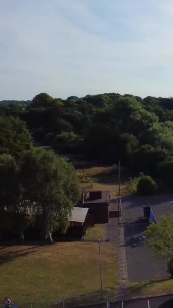 Nagranie Lotnicze Brytyjskiego Miasta Pionowy Portretowy Styl Nagrania Kamery Drona — Wideo stockowe