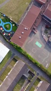 Drone 'un Luton City of England' daki Dikey ve Portre Tarzı