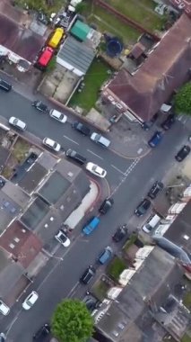 Drone 'un Luton City of England' daki Dikey ve Portre Tarzı