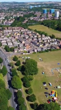 Drone 'un Luton City of England' daki Dikey ve Portre Tarzı