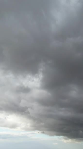在云彩和天空的影像之上 用Drone相机拍摄的空中视图 — 图库视频影像