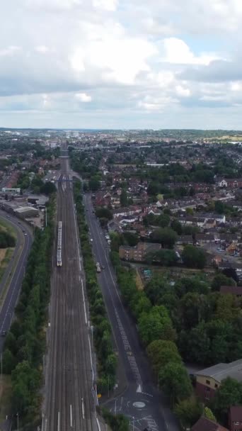 Aerial Footage Train Tracks Passing Luton Town England Vertical Portrait — Vídeos de Stock
