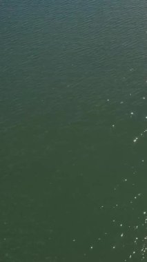 İngiltere 'deki En İyi Göl Görünümü, Dikey ve Portre Biçimli Video Klibi