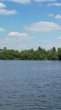 İngiltere 'deki En İyi Göl Görünümü, Dikey ve Portre Biçimli Video Klibi