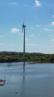 İngiltere 'deki En İyi Göl Görünümü, Dikey ve Portre Biçimli Video Klibi