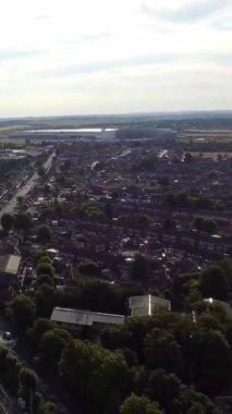 Drone 'un Luton City of England' daki Dikey ve Portre Tarzı