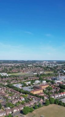 Drone 'un Luton City of England' daki Dikey ve Portre Tarzı