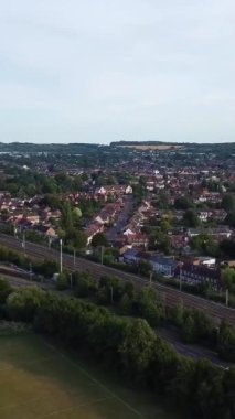 Drone 'un Luton City of England' daki Dikey ve Portre Tarzı