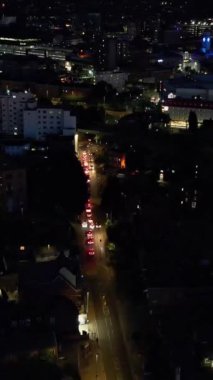 Açık ve Soğuk Gece 'de Şehrin Hava Görüntüsü