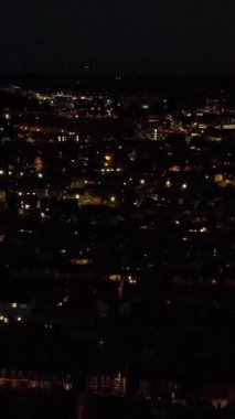 Açık ve Soğuk Gece 'de Şehrin Hava Görüntüsü