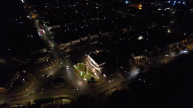 Açık ve Soğuk Gece 'de Şehrin Hava Görüntüsü