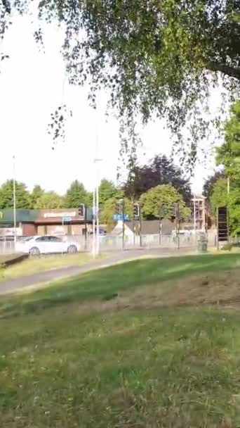 Ngiltere Nin Luton Kasabasındaki Yerel Halk Parkının Yüksek Açılı Görüntüleri — Stok video