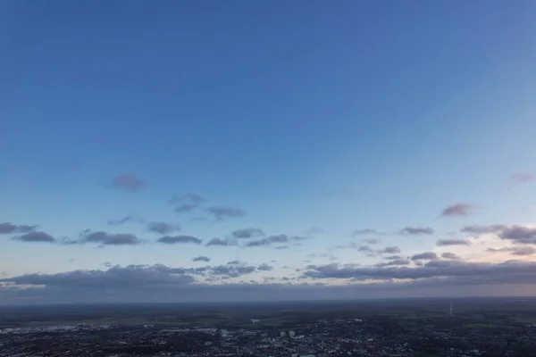 英国上空的城市与云彩的空中景观 — 图库照片