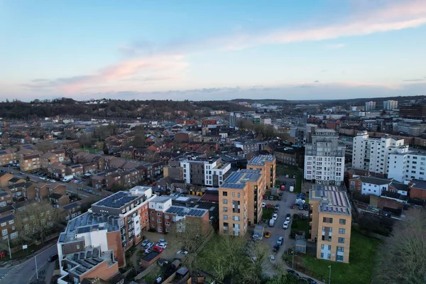 英国の住宅や市内中心部の空中ビュー — ストック写真