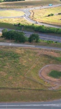 İngiltere 'de İngiliz Karayolları ve Trafik Yüksek Açı Hava Görüntüsü