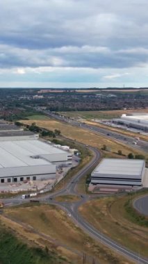 İngiltere 'de İngiliz Karayolları ve Trafik Yüksek Açı Hava Görüntüsü