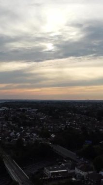 İngiltere 'de İngiliz Karayolları ve Trafik Yüksek Açı Hava Görüntüsü