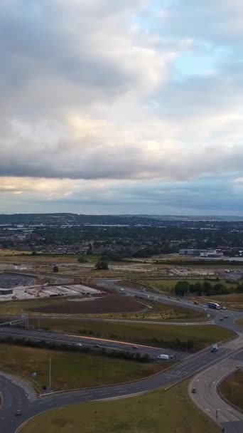 Vista Aérea Ángulo Alto Las Carreteras Británicas Tráfico Inglaterra Reino — Vídeo de stock