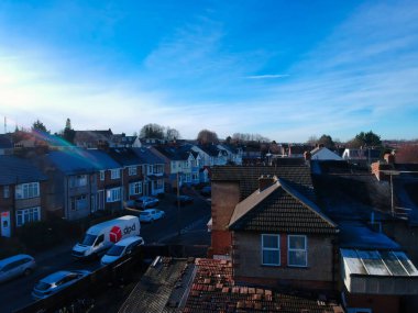 Evlerin ve Mavi Gökyüzünün Hava Görüntüsü