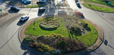 BİRLİK KINGDOM, LUTON - 18 HAZİRAN 2023: Luton Town, İngiltere 'deki Yüksek Açı Mimari ve Karayolları Görünümü 