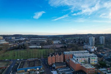 GREAT BRITAIN, LUTON - 22ND JANUARY, 2023: Şehir Merkezi Yüksek Açı Görünümü, İngiltere 'nin Modern ve Tarihi Görünümü 